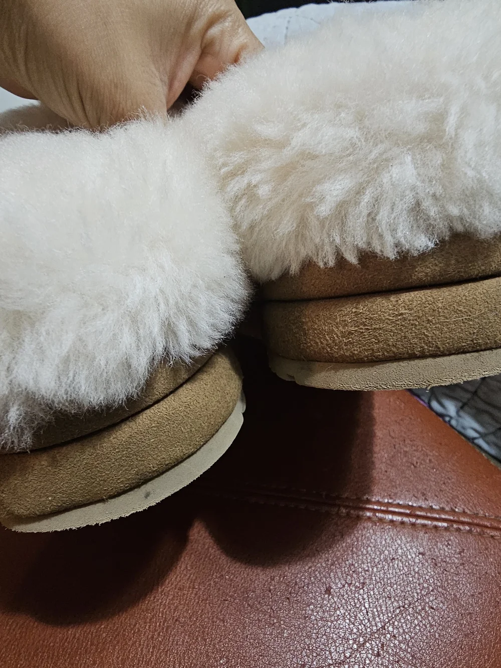 UGG Tazzlita platform slippers in chestnut suede feature a plush Size 4 Youth